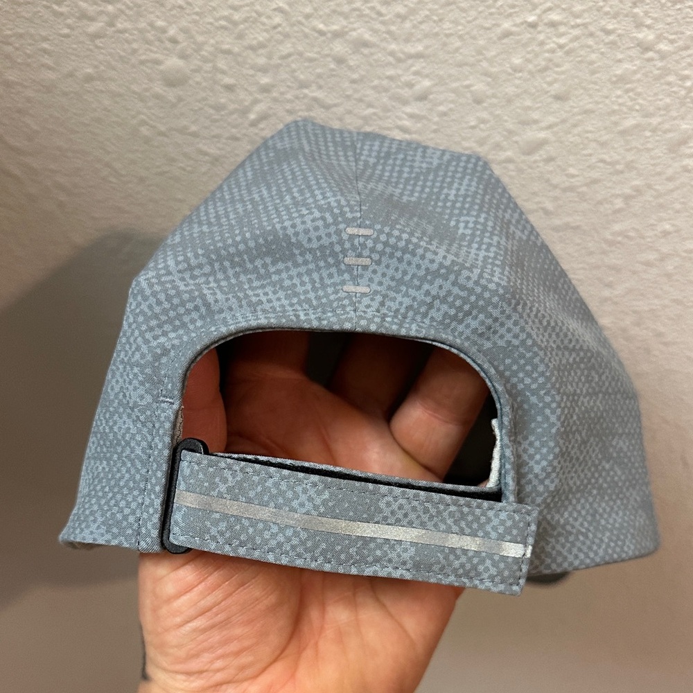 lululemon running Hat - Picture 2 of 4